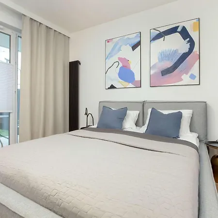 Modern & Bright With Garden By Rent Like *