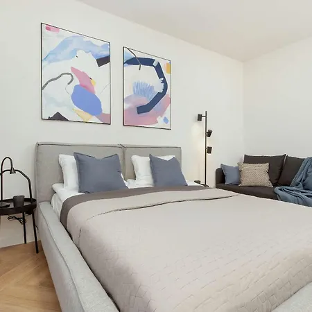 Modern & Bright With Garden By Rent Like Apartamento